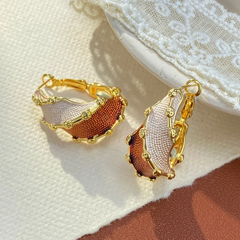 Polka dot contrasting color twisted earrings personalized fashion simple exaggerated cold wind earrings