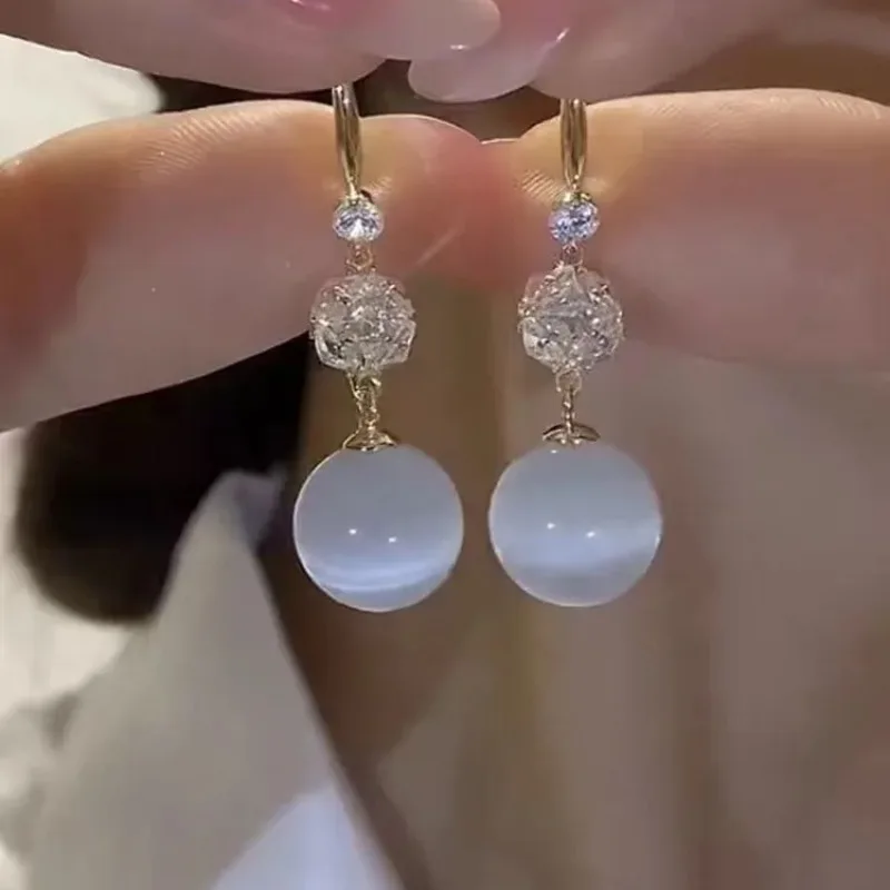 أقراط طويلة على شكل كرة أوبال 2026 أقراط عصرية جديدة على الطراز الأجنبي أقراط كلاسيكية فاخرة وخفيفة الوزن #1