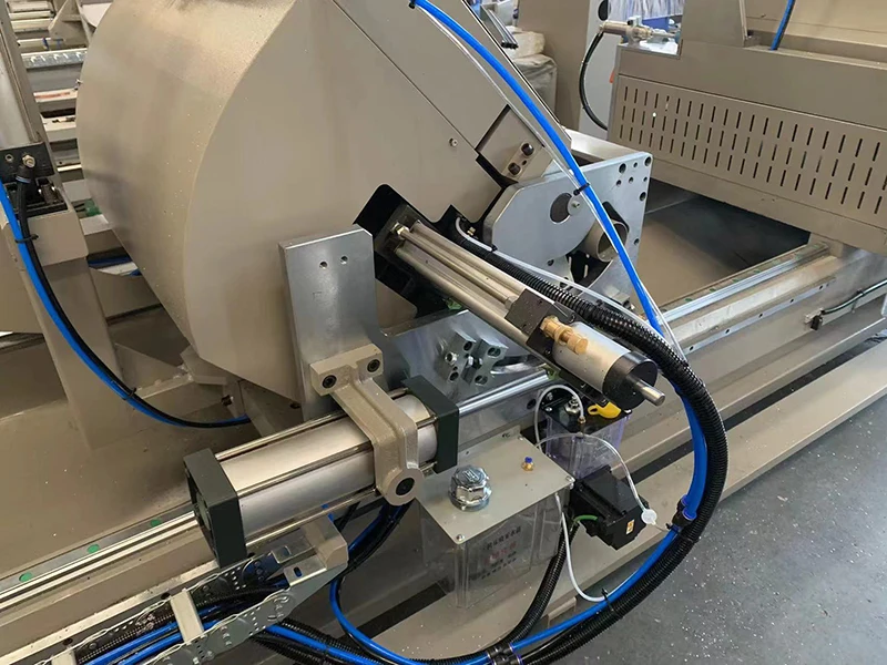 WEIKE CNC volautomatisch precisiesnijden voor het maken van dubbel aluminium profielen Hine tweekoppige zaag