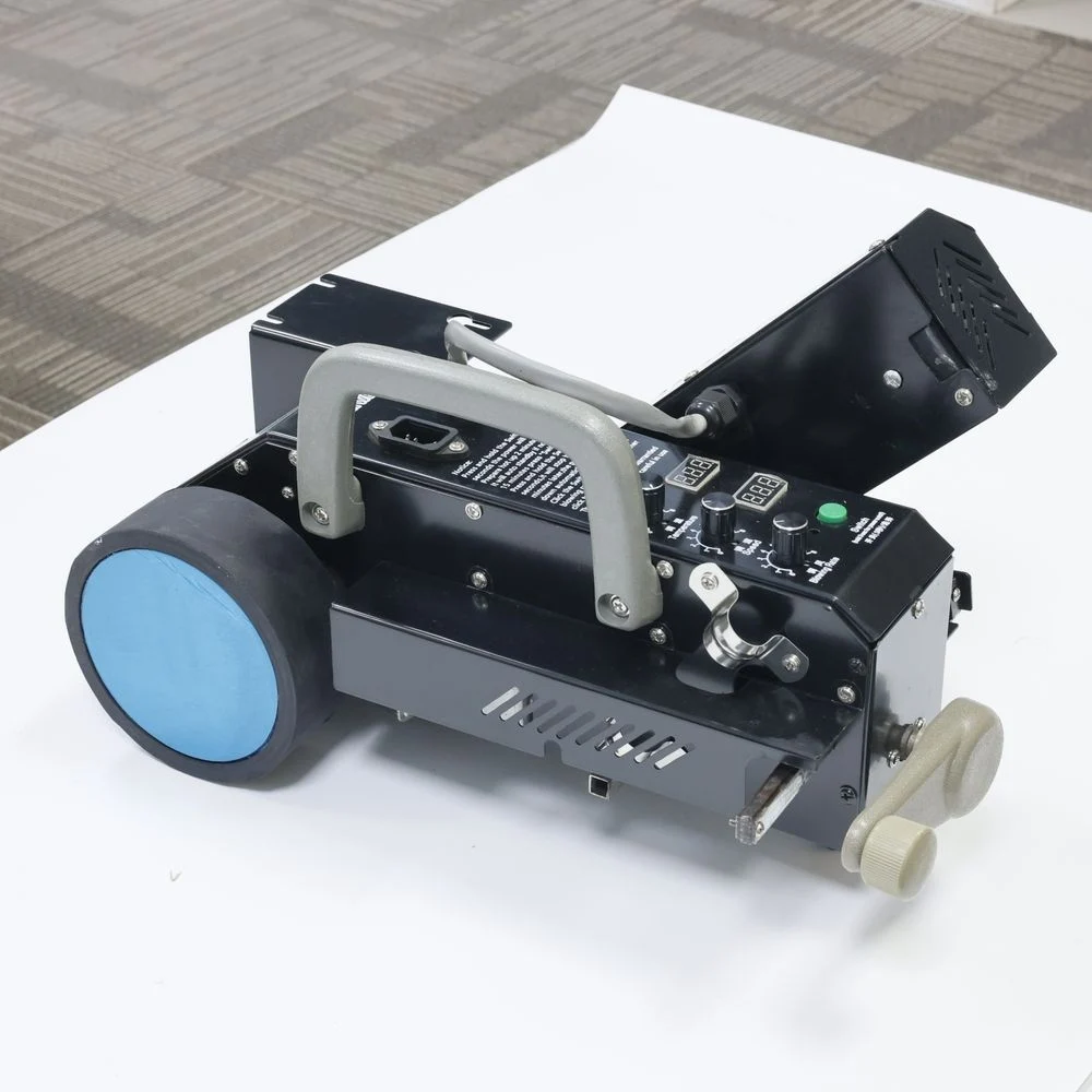 Machine à souder automatique pour bannière en PVC LDY-PW1, jointeuse thermique pour tissus plastiques et matériaux fins, nouvelle soudeuse à Air chaud pour bâche