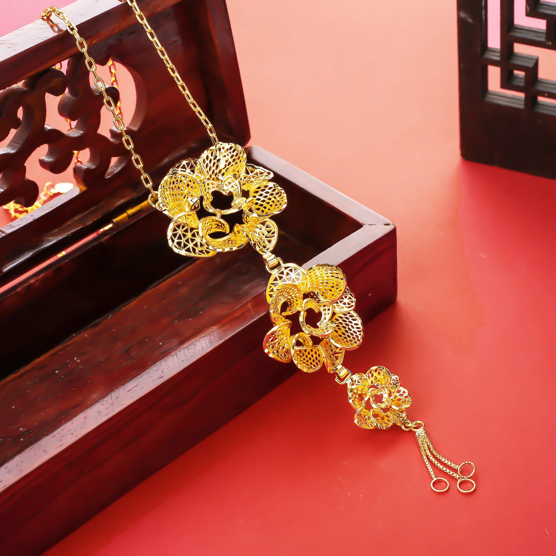 

Luxury 14k Gold Color Hollowed Flowers Long Necklace for Women Exquisite Collarbone Chain Necklaces for Party High Jewelry Gift