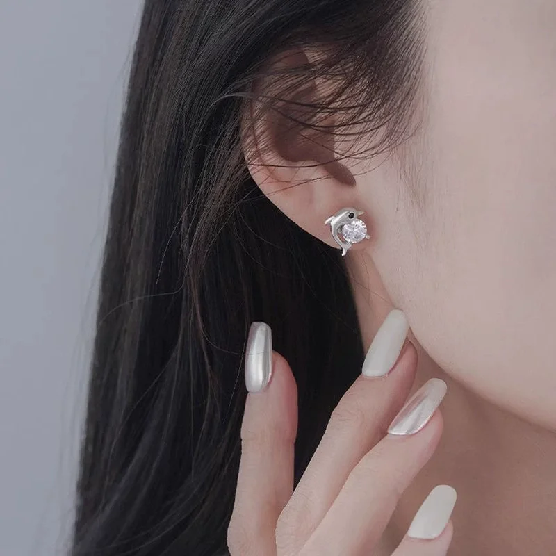 Pendientes bonitos de Mini Animal con forma de delfín para mujeres y niñas, pendientes pequeños con diamantes de imitación, Color plateado, regalo de joyería dulce para fiesta
