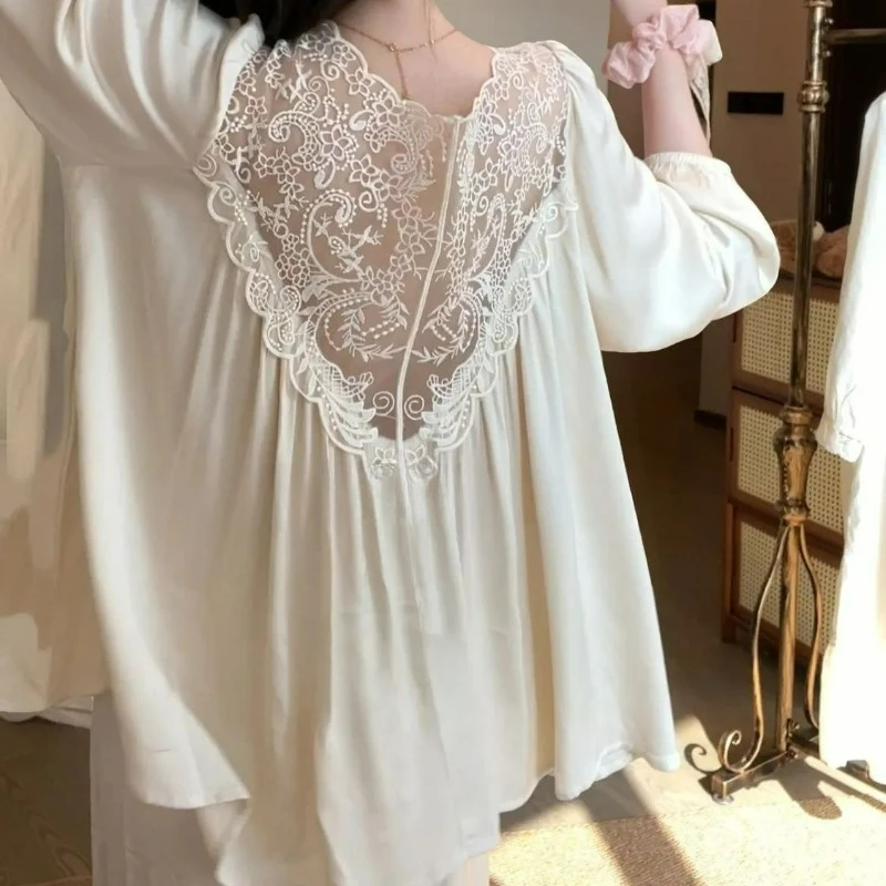 2026 ربيع الخريف نمط جديد أنيق أنيق كبير الحجم منامة للنساء Laid-الظهر الدانتيل فضفاض الراقية طويلة الأكمام ملابس المنزل