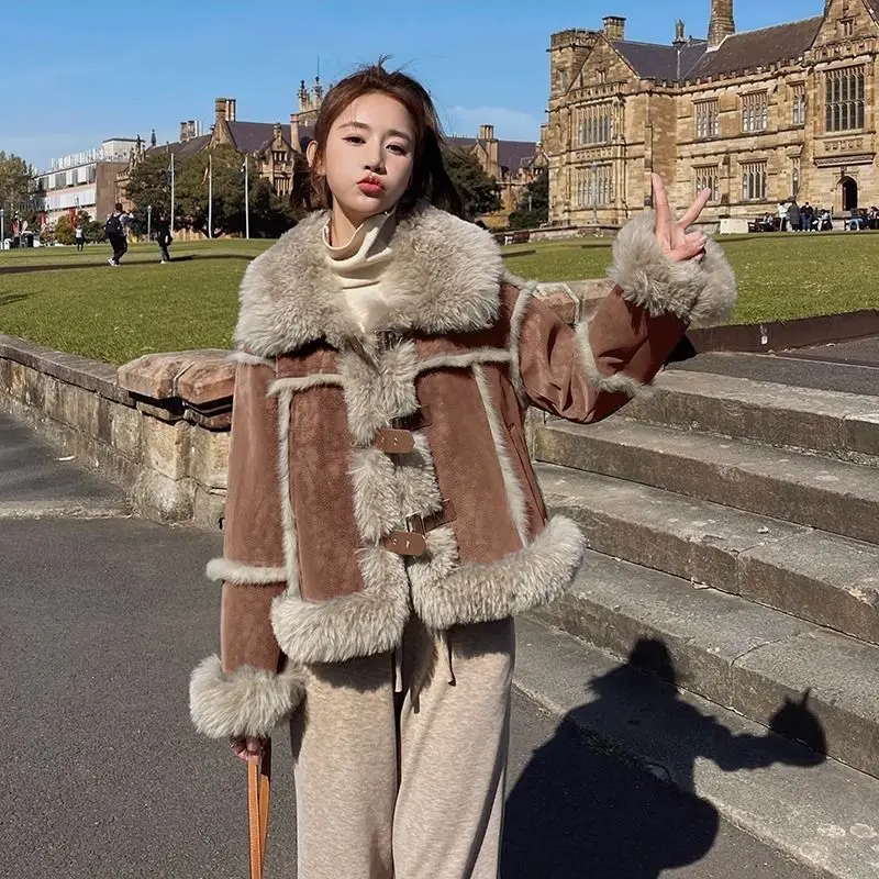 سترة نسائية جديدة موضة شتاء 2025 من الفرو المزيف سترة فضفاضة للركاب من صوف الضأن كاوبوي