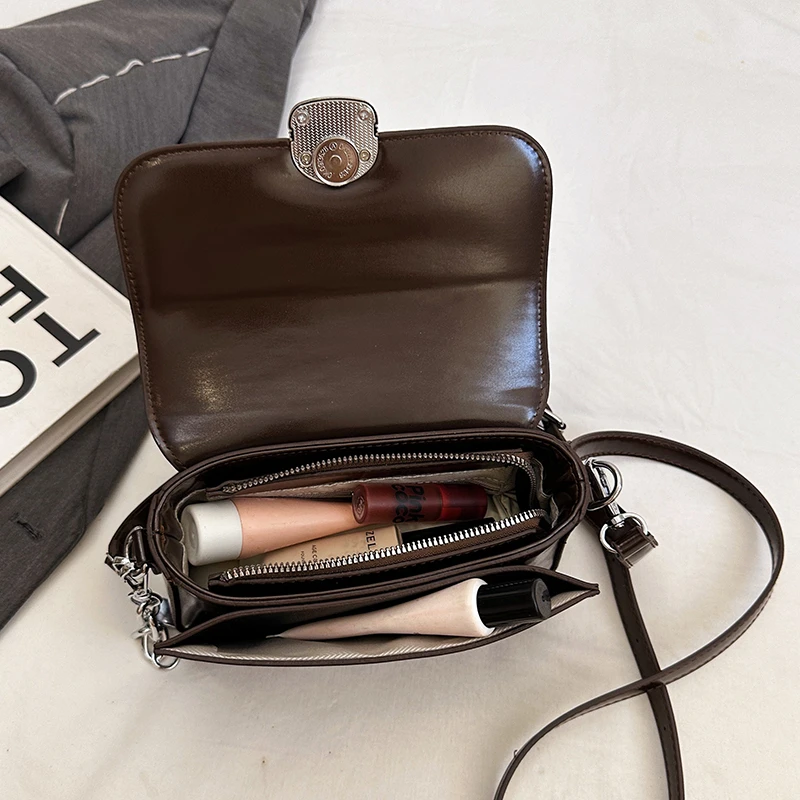 

Fashionable Unique Shopper Bag Featuring Large Capacity And Elegant Style For Business Commuter