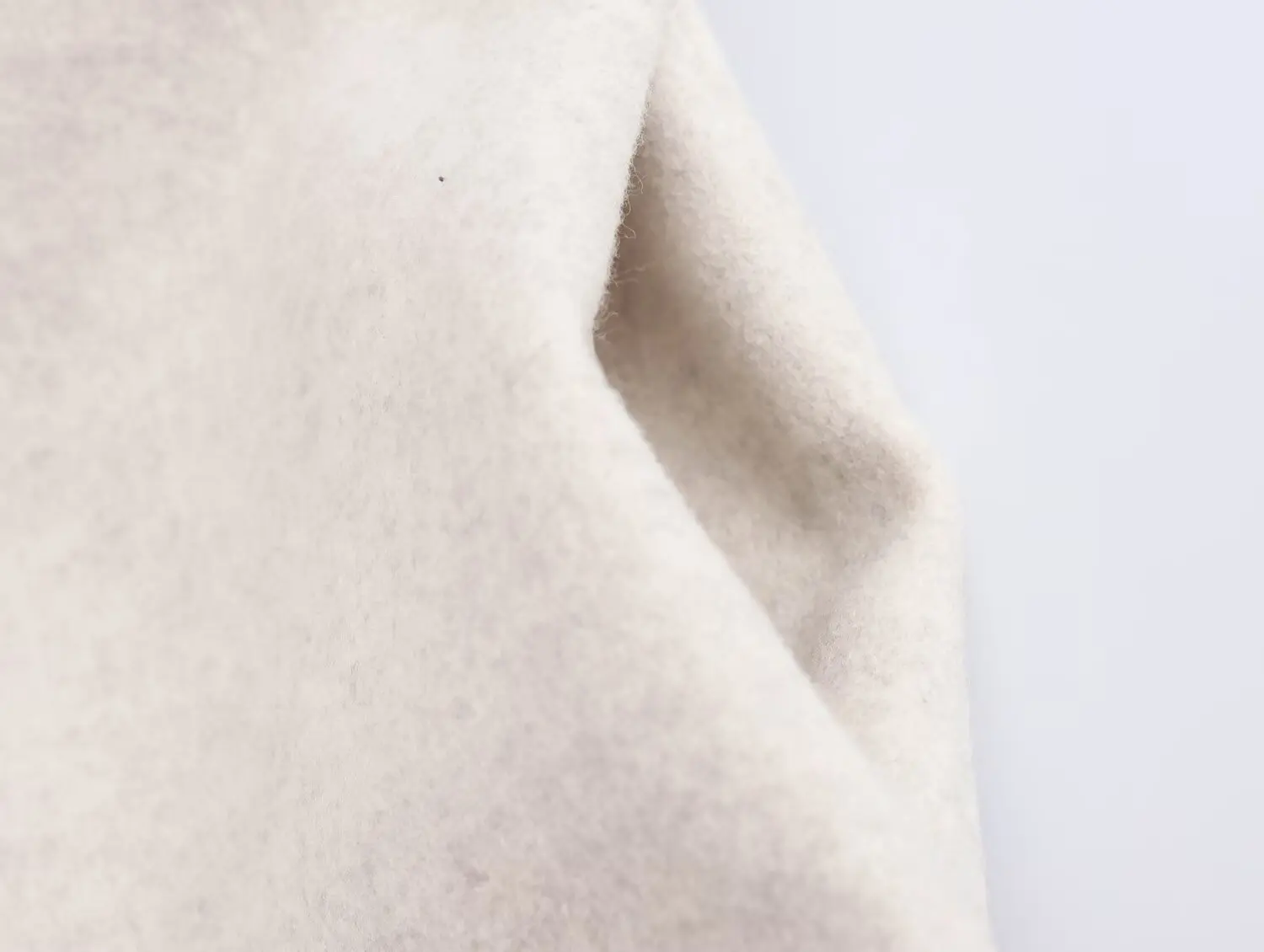 Nowa kolekcja odzieży damskiej 2025: Moda w stylu europejskim i amerykańskim, jednolity kolor, płaszcz o średniej długości z klapami, długi rękaw, rozpinany.