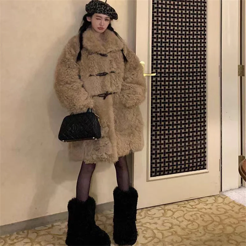 HEYGIRL الأسود شقيق تيدي بوبو تشاو حلقة جلدية البقر القرن مشبك دافئ فضفاض تقليد معطف صوف الضأن للنساء سترة سترة