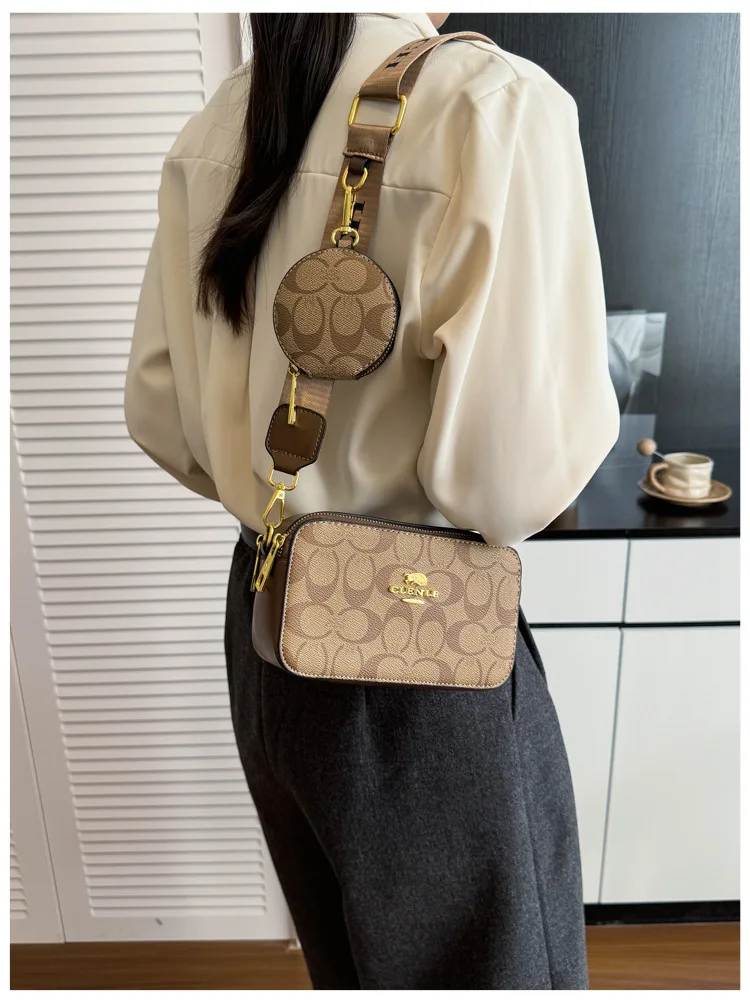 Advanced Women's 2026 New Retro Printed Wide Shoulder Strap Small Square Bag Fashion Single Shoulder Diagonal Cross Bag Trendy