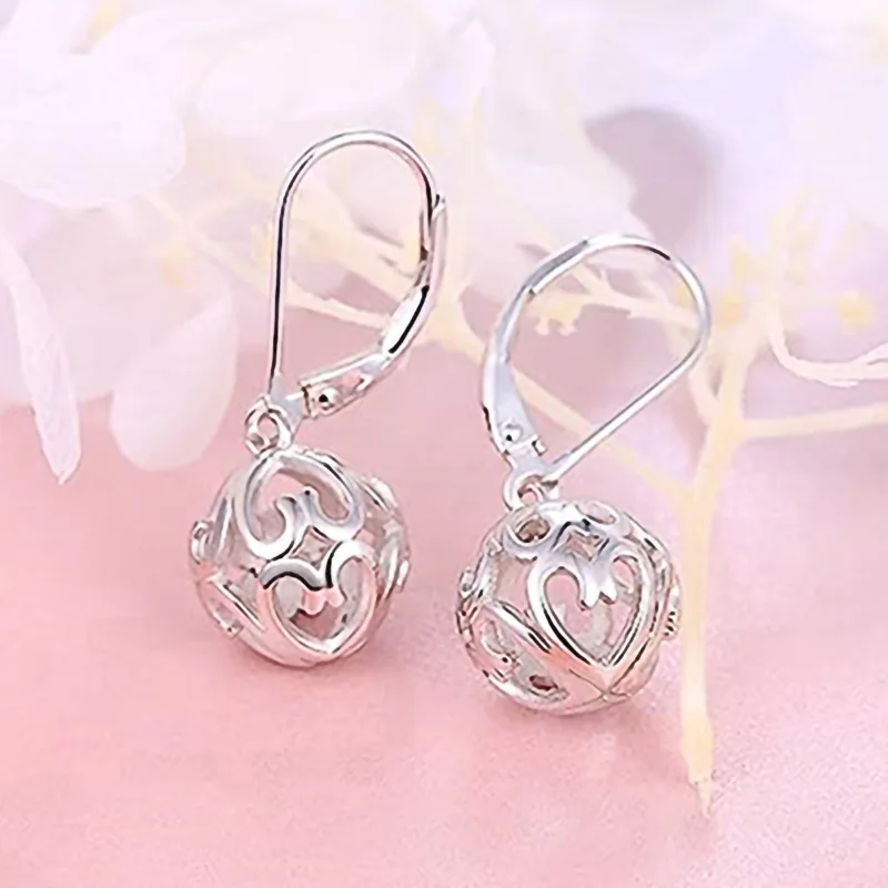 2024 New High-end Exquisite Countryside Earrings with Geometric Hollow Texture Design, Fashionable Daily Matching Jewelry