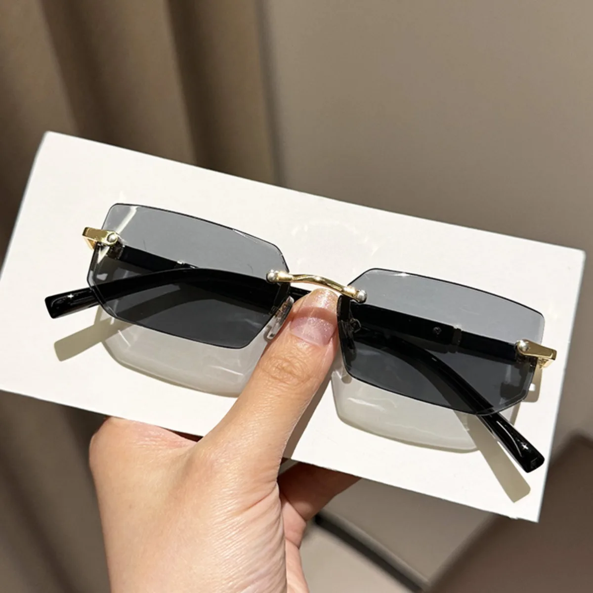 

Rimless Sunglasses Rectangle Fashion Women Men Shades Small Square Sun Glasses for Female Male Summer Traveling Oculos Очки