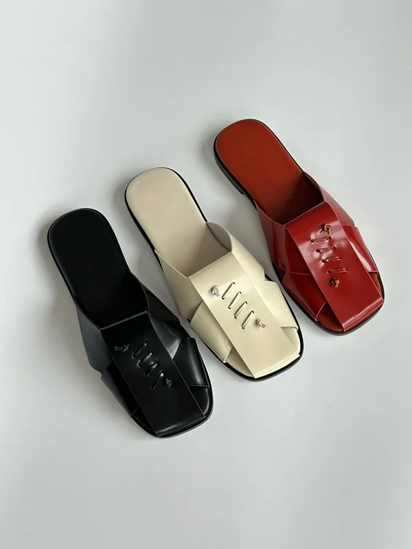 

Минималистичные кожаные тапочки-мюли ручной работы из воловьей кожи 2026 года, элегантные французские плоские тапочки-сандалии для женщин