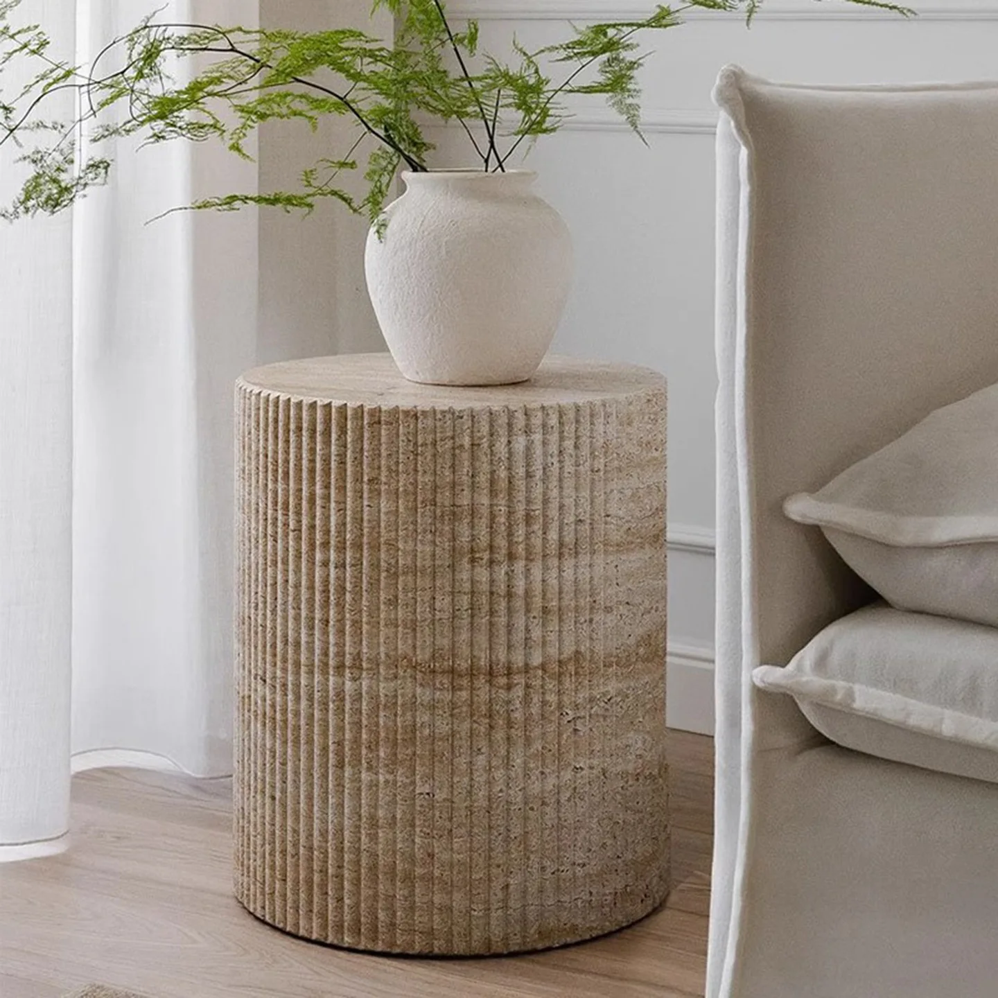 

Nordic Roman column imitation travertine sofa side few B & B bedroom art bedside table balcony