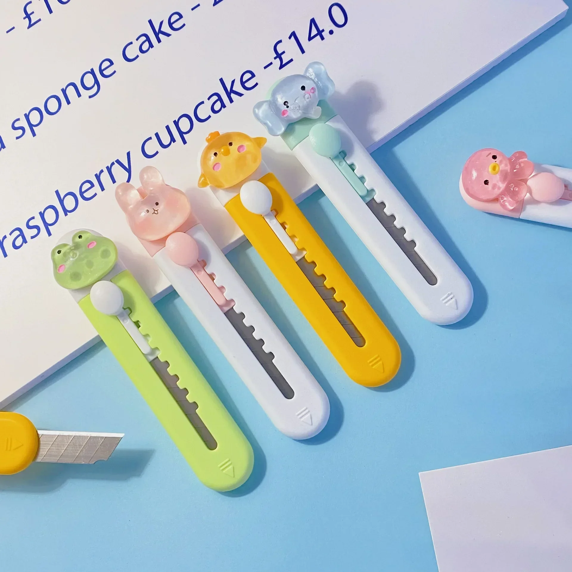 1PC Cute Cartoon Transparent Animal Head Utility Knife Mini Portable Retractable Kid Stationery Paper Cutter Open Delivery Knife