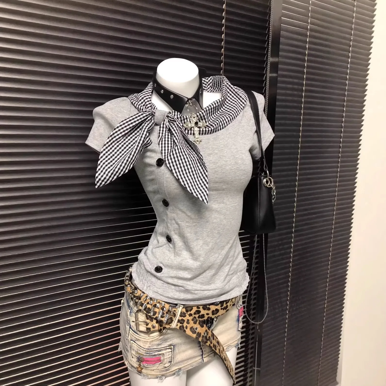 Richgirl American Retro Style Irregular Short-Sleeved T-Shirt Millennium Subculture Vintage Plaid Navy Collar Top view 3