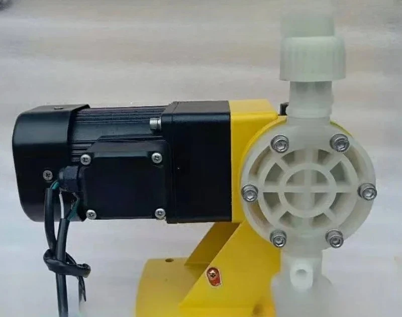 Diaphragm metering pump, low pulse output diaphragm metering pump