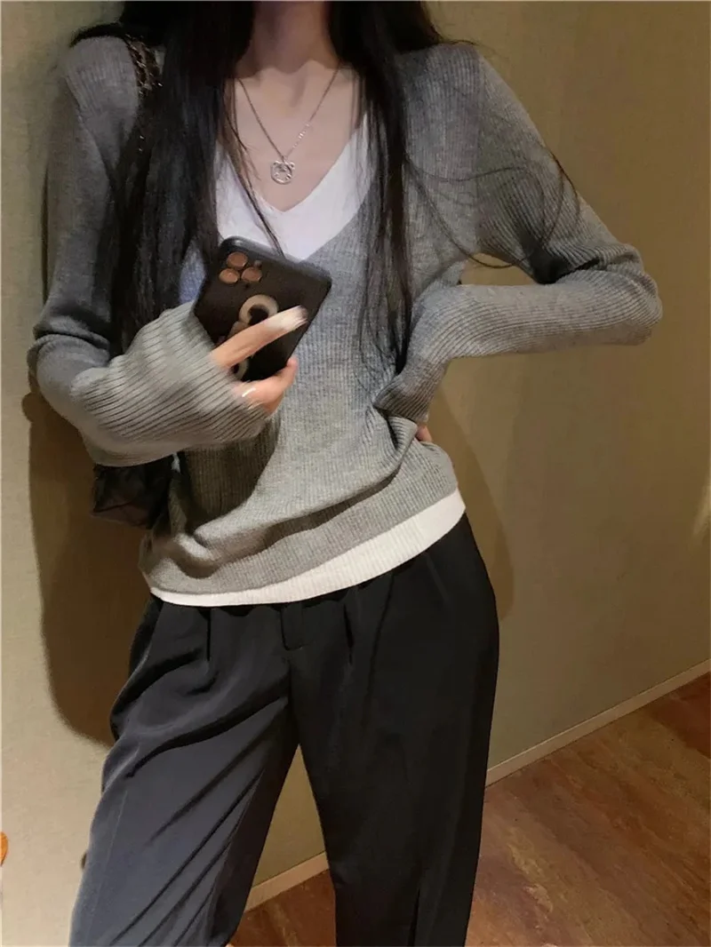 2023 Soft and Glutinous Skin Friendly V-Neck Fake Two Piece Long Sleeve Knitted Shirt for Female Minority Autumn Double Layer Ne