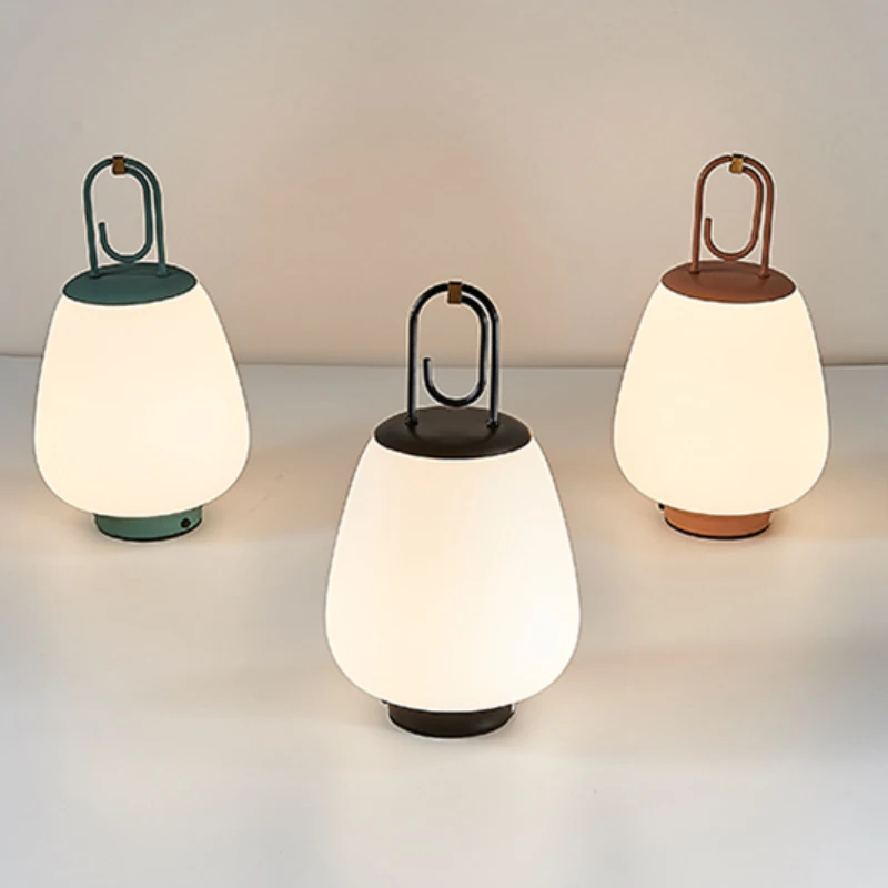 مصباح طاولة بجانب السرير للدراسة في الأماكن المغلقة، وظيفة شحن، مفتاح ضغط على زر، ضوء دافئ، تعديل ثلاثي المستويات، زجاج معدني