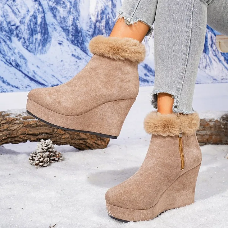 

2025Новые модные зимние замшевые ботинки большого размера на плоской танкетке с круглым носком и молнией, элегантные женские ботинки на высоком каблуке