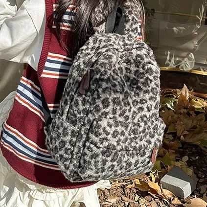 Y2K วินเทจตุ๊กตาเสือดาวพิมพ์กระเป๋าเป้สะพายหลังสำหรับสาวความจุขนาดใหญ่นักเรียนวิทยาลัยกระเป๋านักเรียนลำลองแบบพกพาสุภาพสตรีกระเป๋าสะพาย