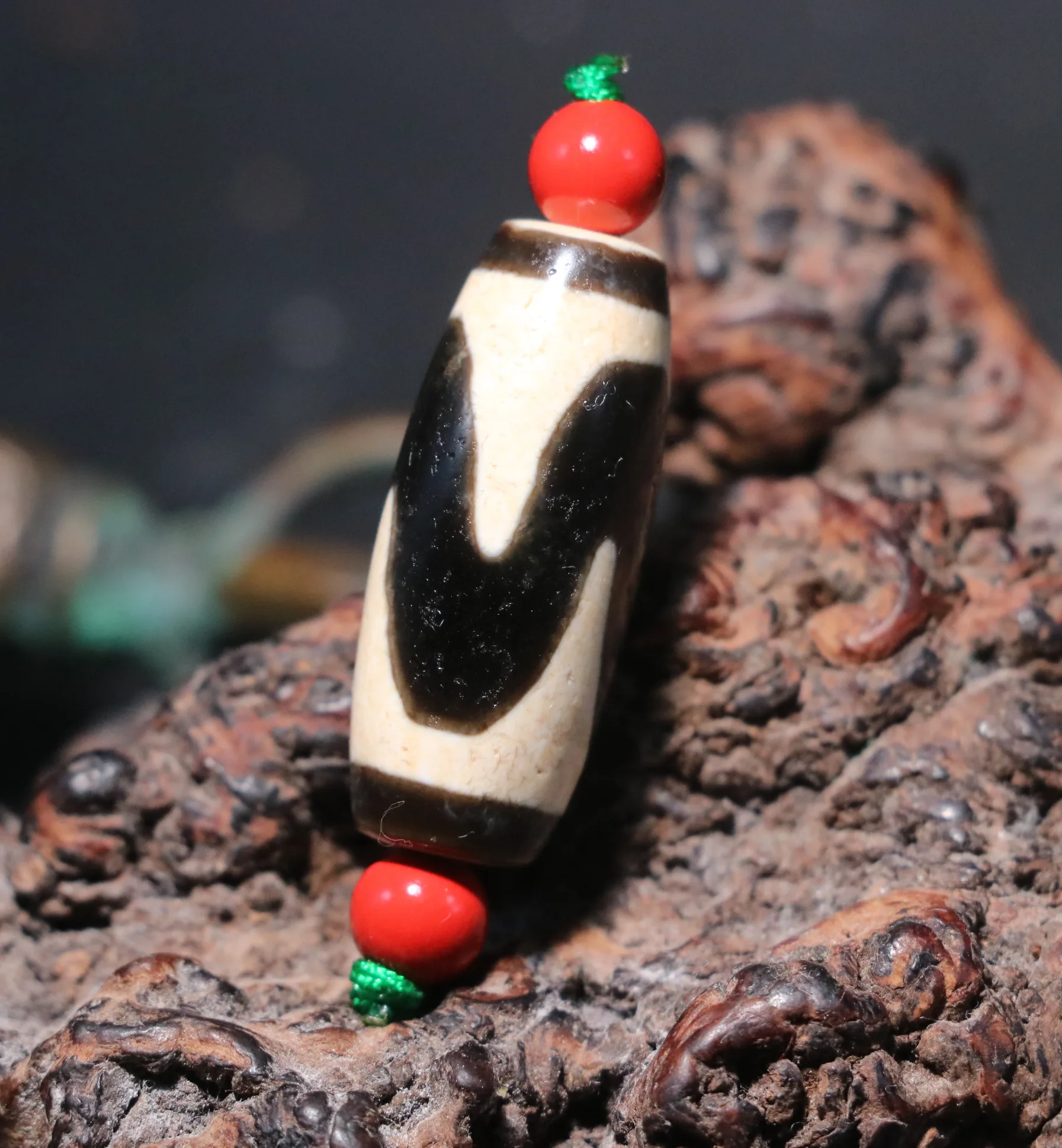 Energy Tibetan Old Agate Ivory Color Sharp Tiger Tooth dZi Bead Amulet Pendant Precious Gemstone Jewelry