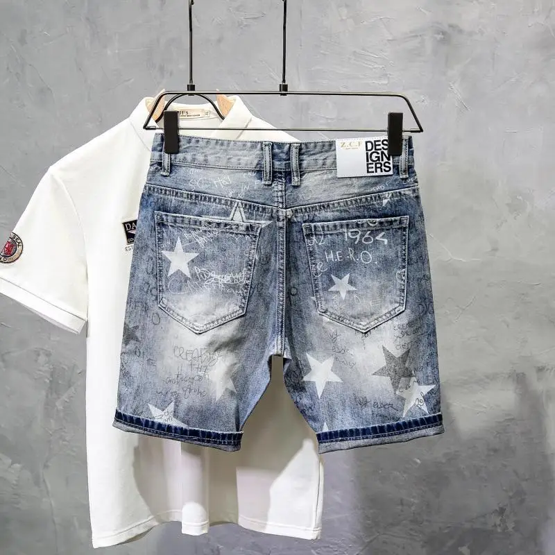 Shorts jeans masculino com estampa única, estilista esbelto e angustiado, na altura do joelho, jeans curto lavado casual, verão, nova chegada, 2024