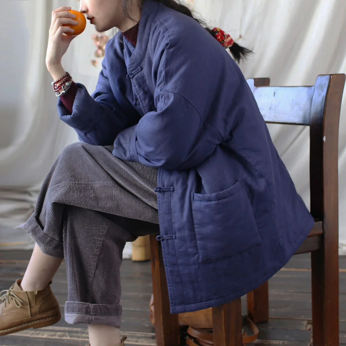 Giacca trapuntata sottile allentata in lino di qualità tinta unita da donna Autunno Inverno Abito cinese Tang con bottoni a rana Cappotto retrò con tasche