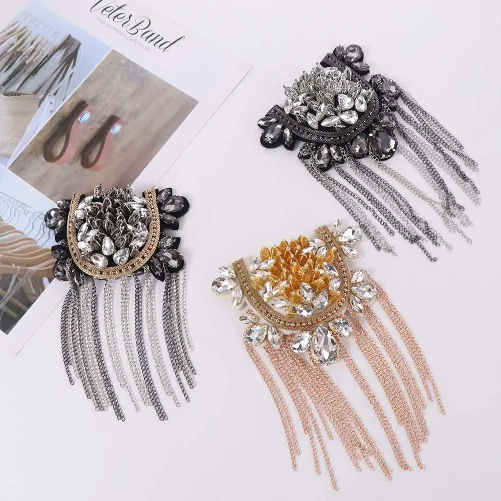 Exquisite Schädel Quaste Kette Epaulette Brustnadel Kristall Brosche Schulterbrett Glänzende DIY Jacke Vintage Brosche Bühnenauftritt