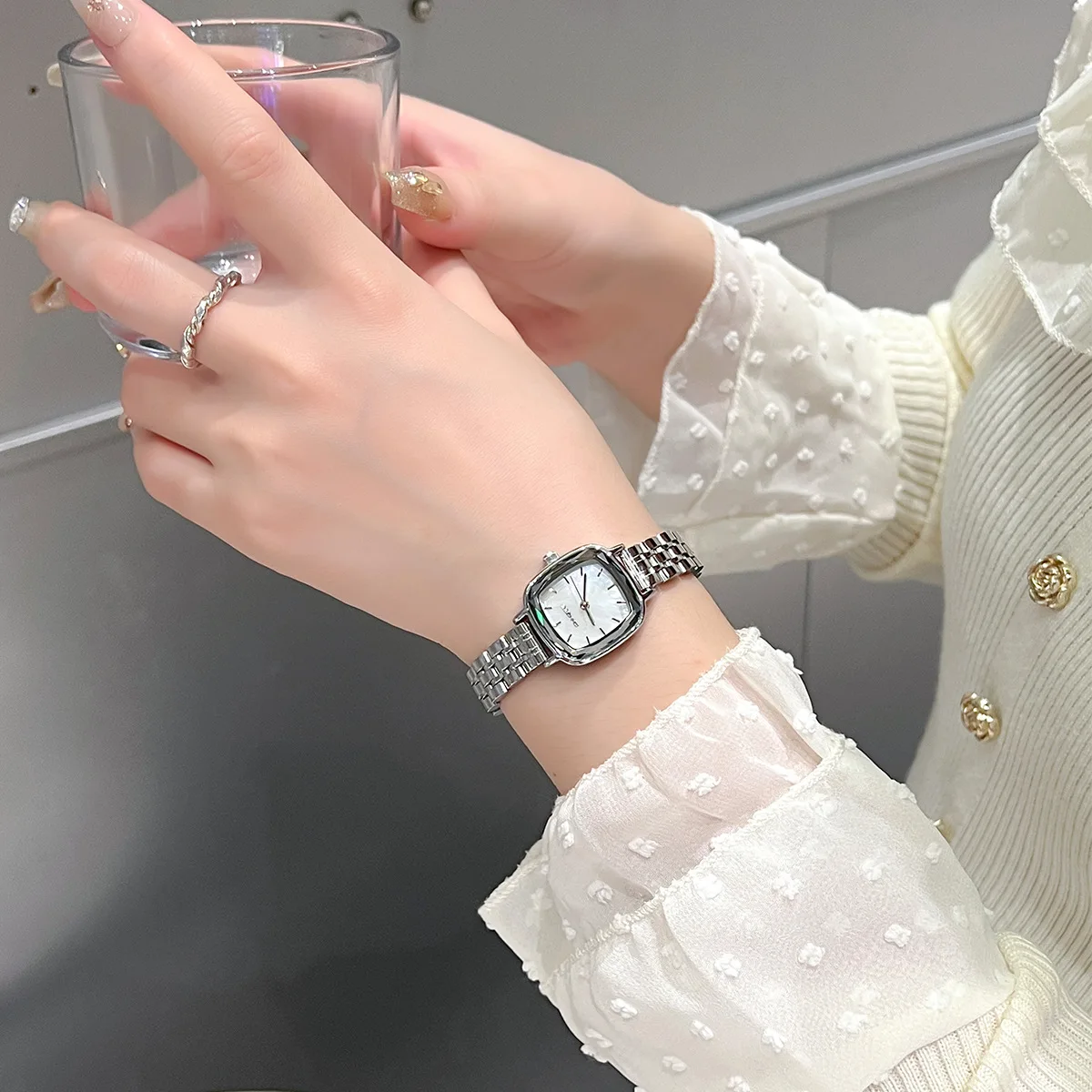 Luksusowy zegarek damski, mały kwadratowy zegarek, wysokiej jakości zegarek kwarcowy z ekskluzywną konstrukcją ze stali nierdzewnej, wyselekcjonowany zegarek premium.