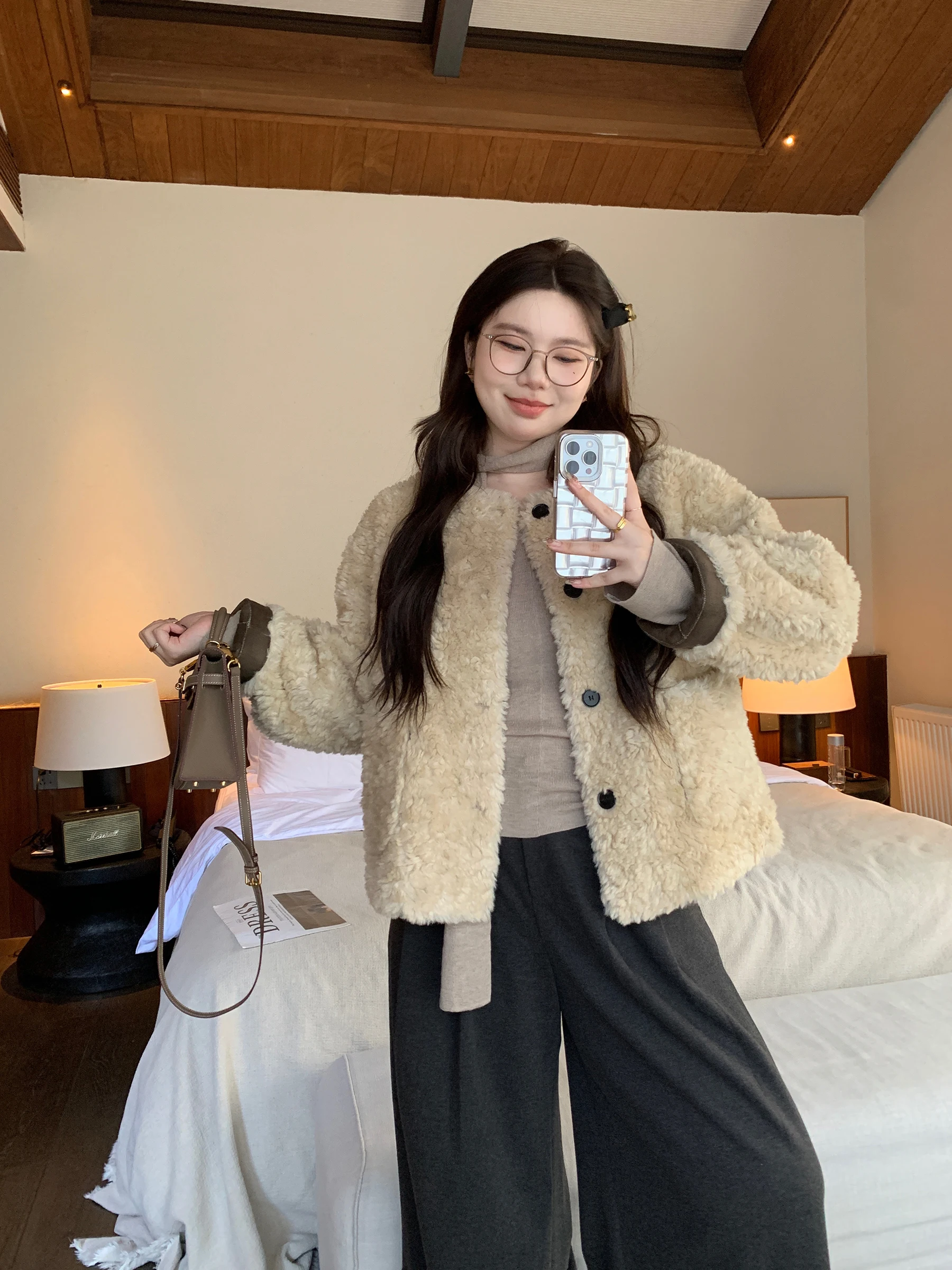 

Loose round Need Faux Fur Jaet Single Button Closure Leather And Fur Inteated Micro Plump Hing Little Lamb Sound Out...