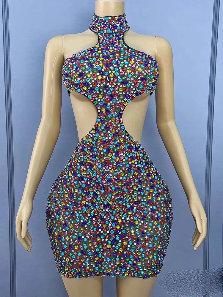 جودة عالية لامعة اللون الساخن الماس مثير معلقة الرقبة فستان بدون ظهر 2025 موضة جديدة مخصصة الملابس النسائية