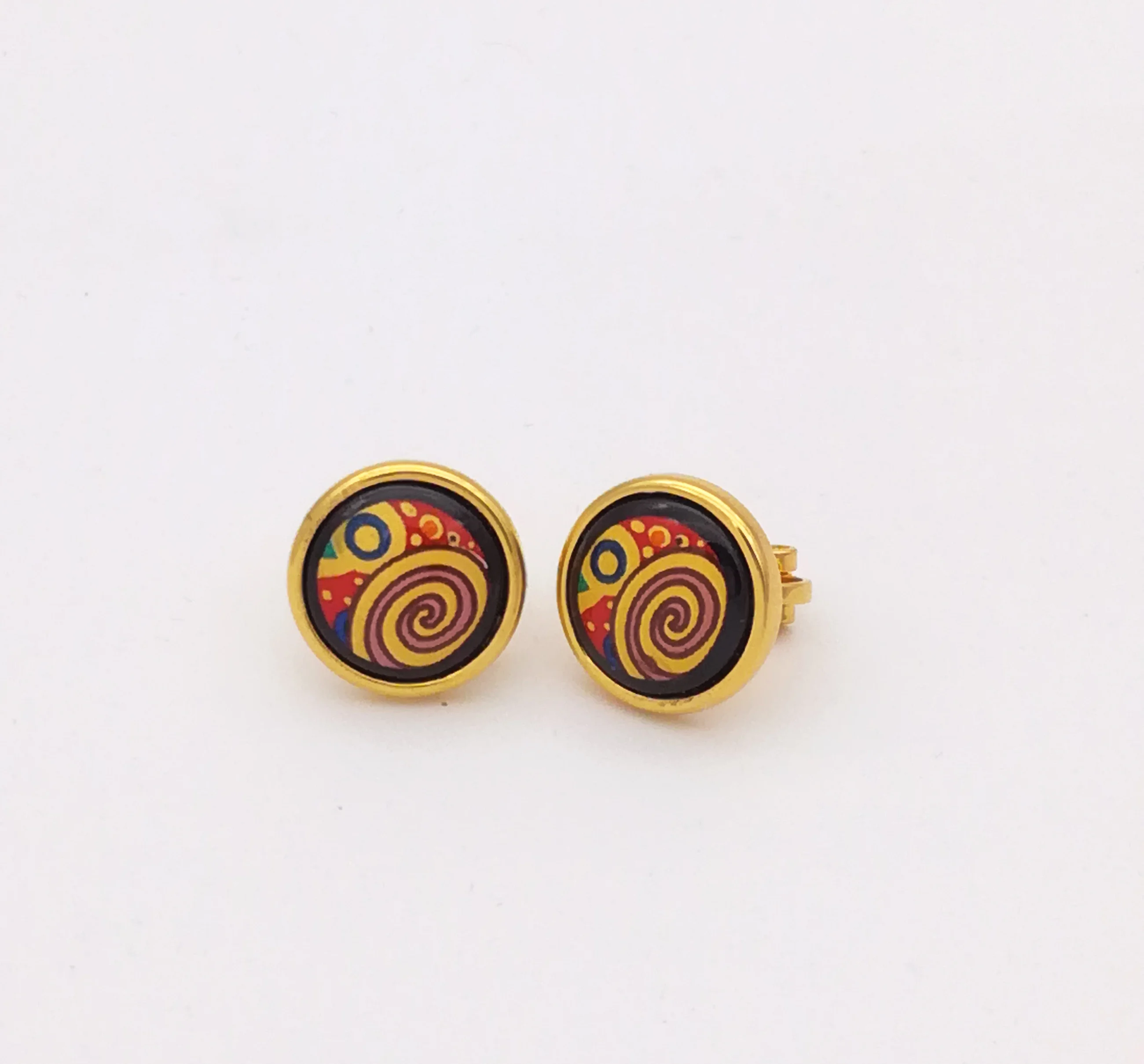 

European and American popular cloisonne enamel color fashion trend earrings are plated with 18K gold