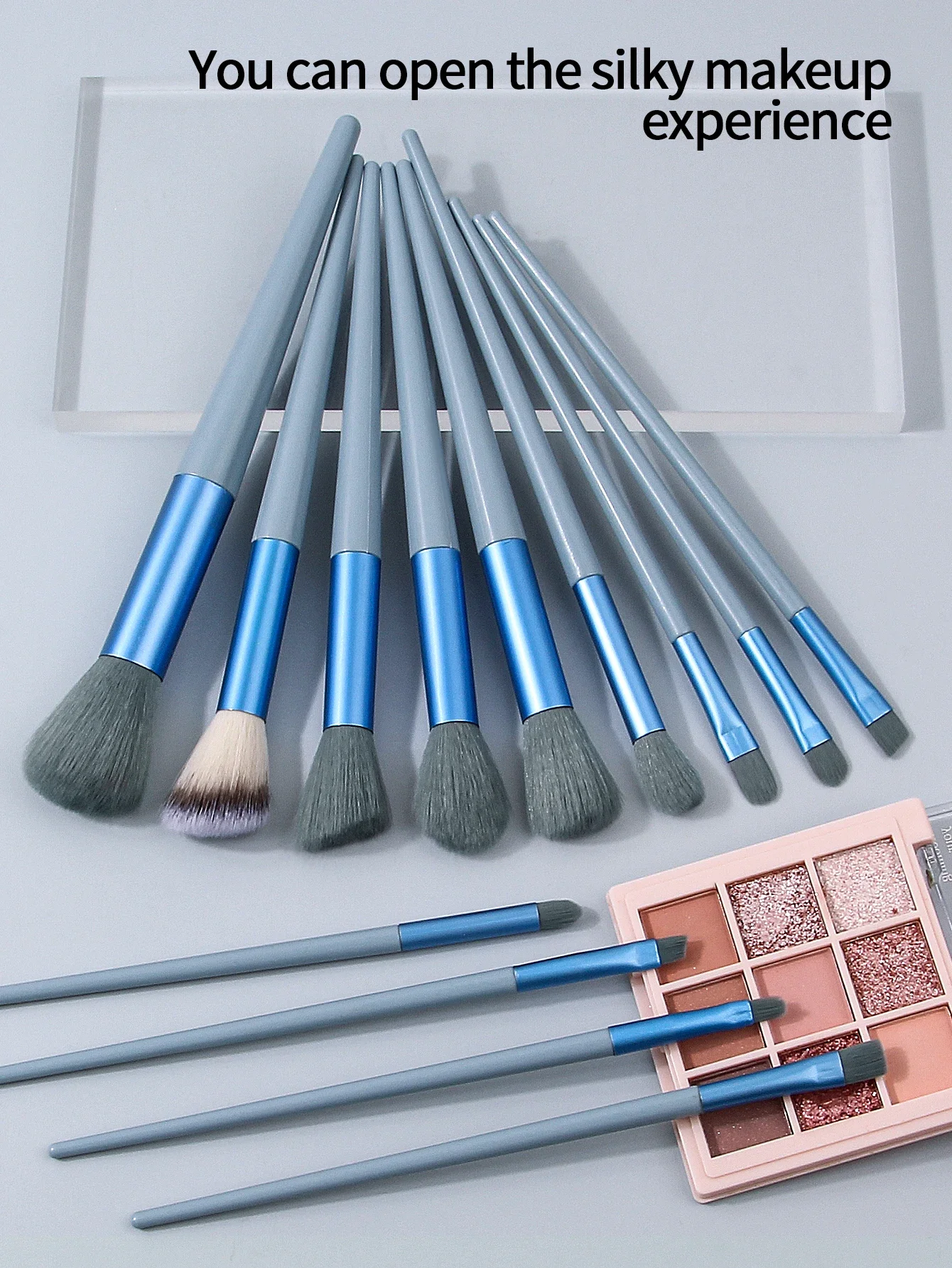 多機能フェイシャルブラシと超ソフトメイクアップスポンジパフセットを含む、高品質メイクブラシ17本セット