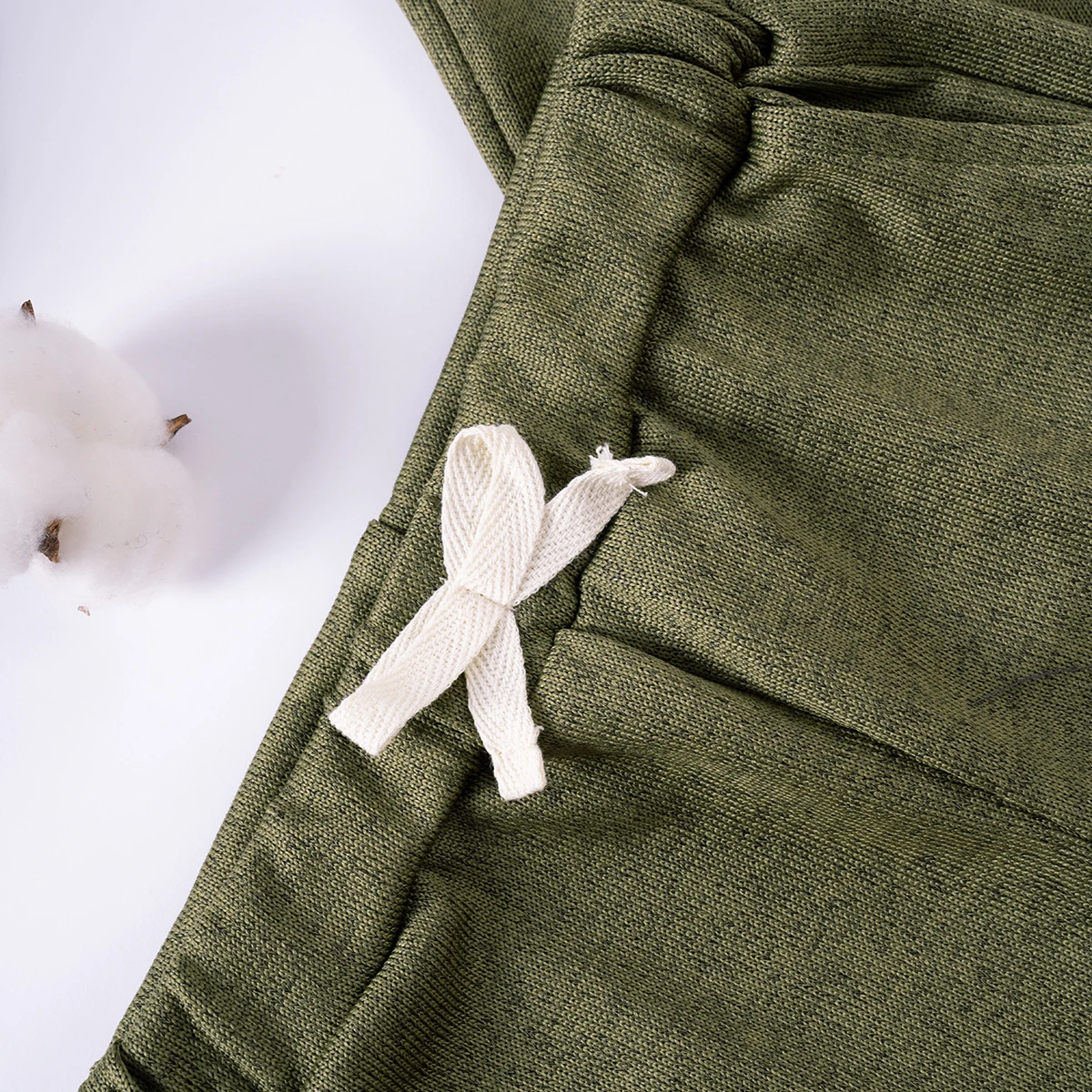 طقم مكون من قطعتين صيفي كاجوال للأولاد برقبة دائرية وأكمام قصيرة بلون عادي مع بنطلون للارتداء اليومي