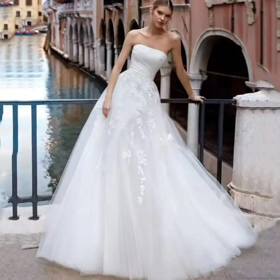 New Customized Wedding Dress Strapless A Line Tulle Bride Gowns Button Applique Sleeveless Elegant Vestidos De Novia
