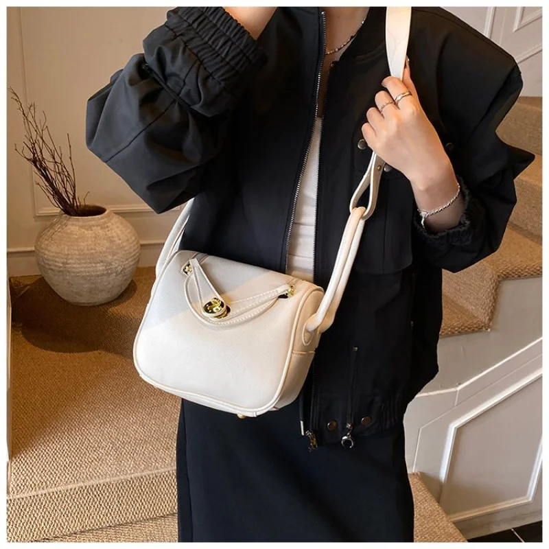 

Ladies Tote Bag Made Of Fine Leather Featuring Trendy Paris Casual Look​