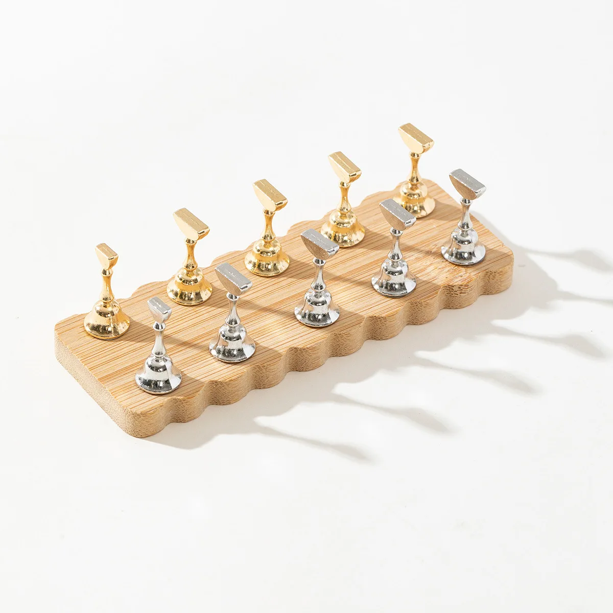 Wood Nail Stand for Press on Nails Display Magnetic Fake Nails Holder for Painting Nails Practices Beginner Nail Art Nail Salon
