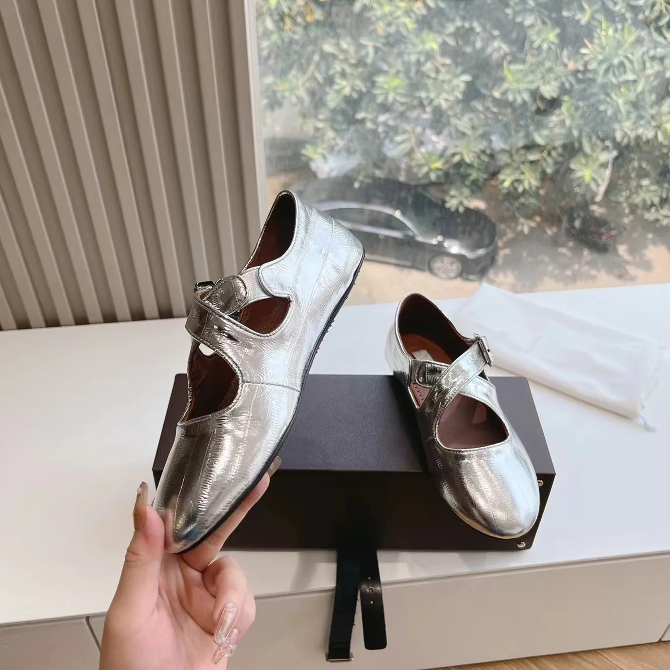 2024 Spring and Autumn Designer Brand Wrinkled Lacquer Ballet Shoes Women\'s Cross Belt Buckle Mary Jane Flat Single Shoes