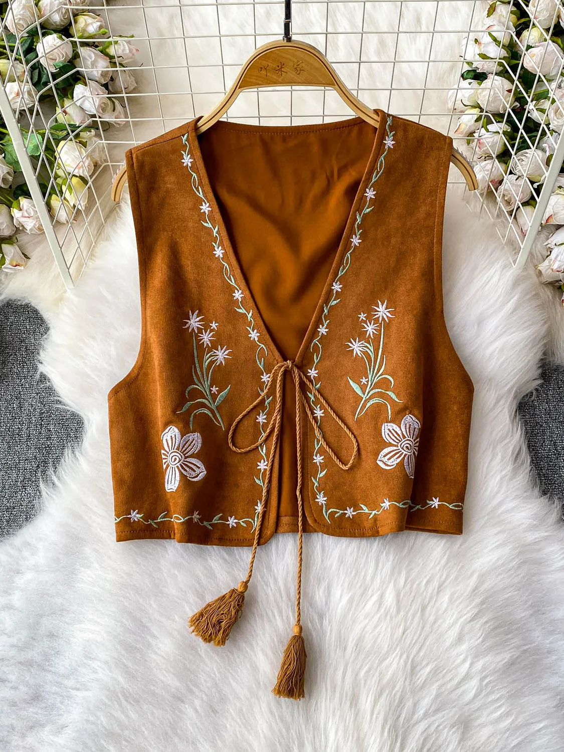 

Retro Ethnic Sle Deer Skin Velvet Embroidered V-Ne Waistcoat Women Summer Loose Slimming ort Svel Top