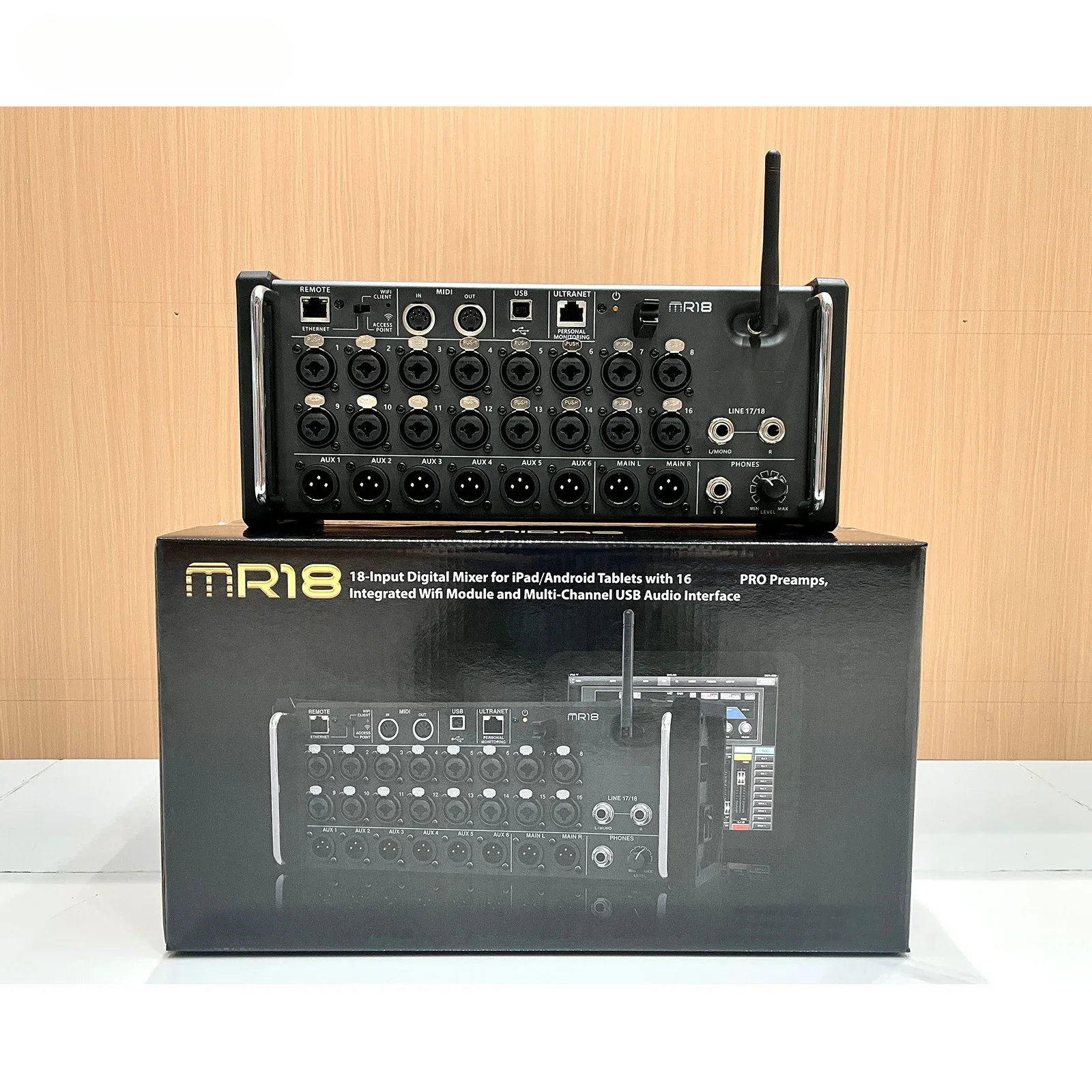 

MR12/MR18 With A Fan New Version 12/18 Channel Digital Audio Console Mixer 12-Bus Integrated WiFi Module/USB Stereo Recorder