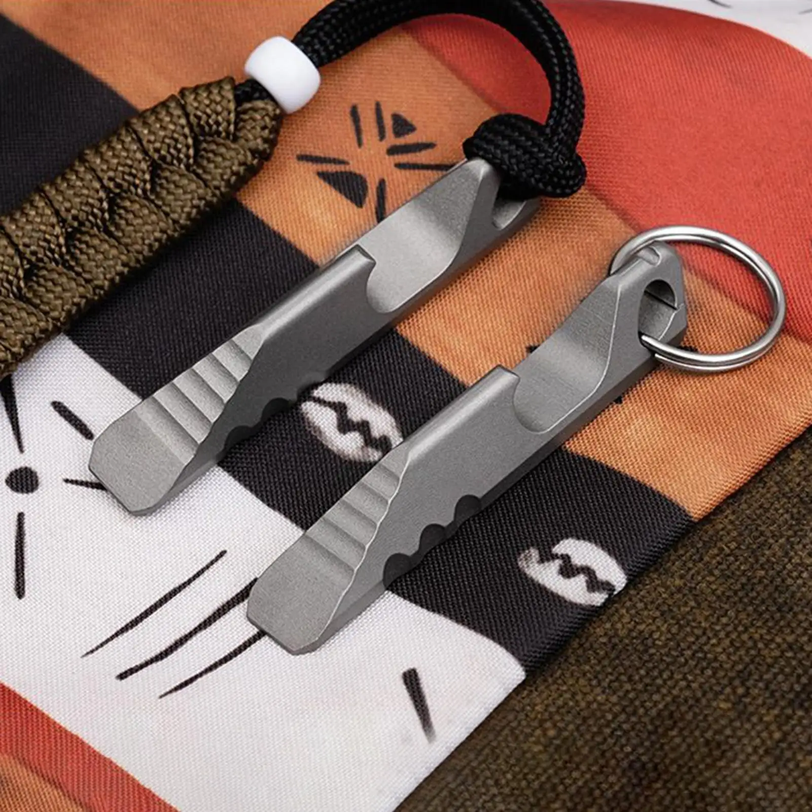 في الهواء الطلق فتاحة الزجاجات المحمولة البسيطة المخل المفاتيح قلادة سبائك التيتانيوم التخييم جيب أداة فتاحة للمشي نزهة #1