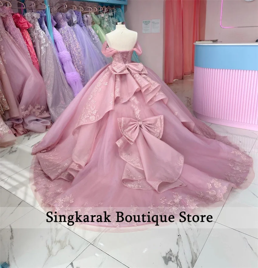 فستان الأميرة الوردي Quinceanera ثوب الكرة قبالة الكتف زهرة يزين مسابقة الحلو 15 حفلة فيستدوس الانحناء مخصصة