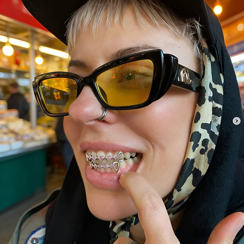 novidade-quente-brincos-unissex-de-zirconia-rosa-em-formato-de-coracao-vazados-elegantes-e-retro-estilo-hip-hop-para-cosplay-presente-simples-para-festas