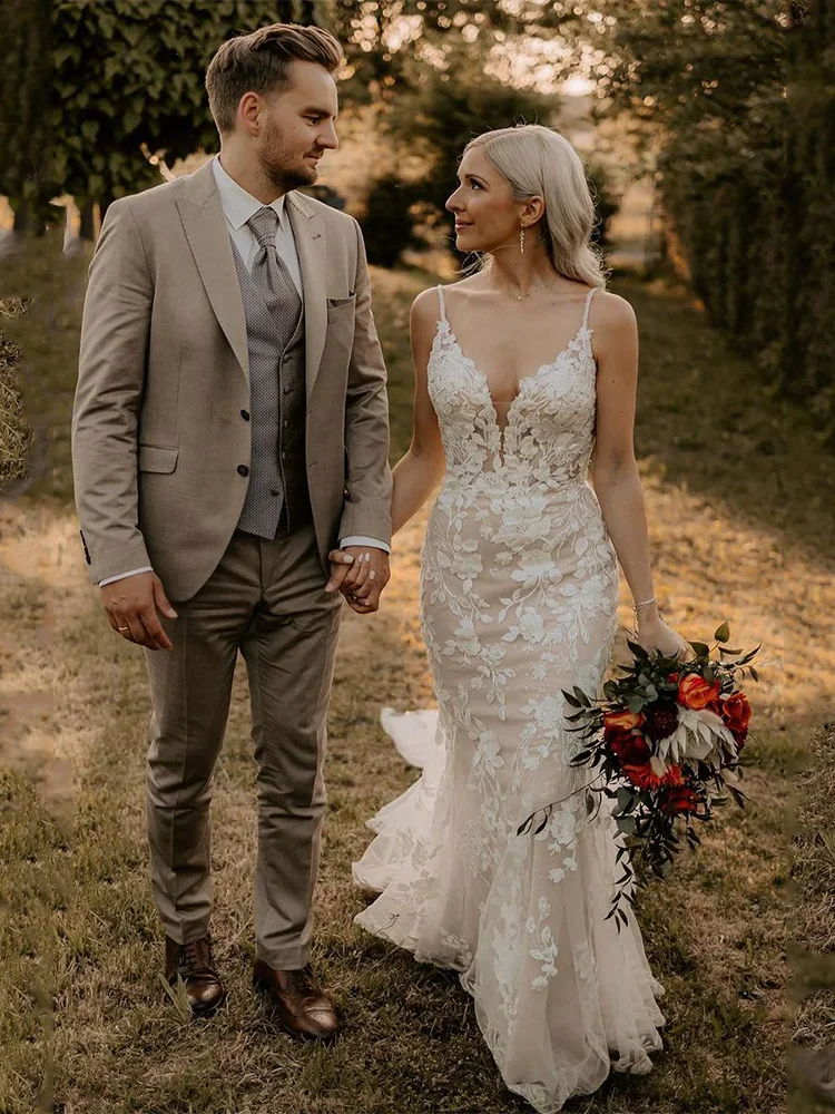 

2024 BOHO Bridal Wear Lace Backless Wedding Dresses Mermaid Skirt V Neck Appliqué Wedding Dress Aenyrst