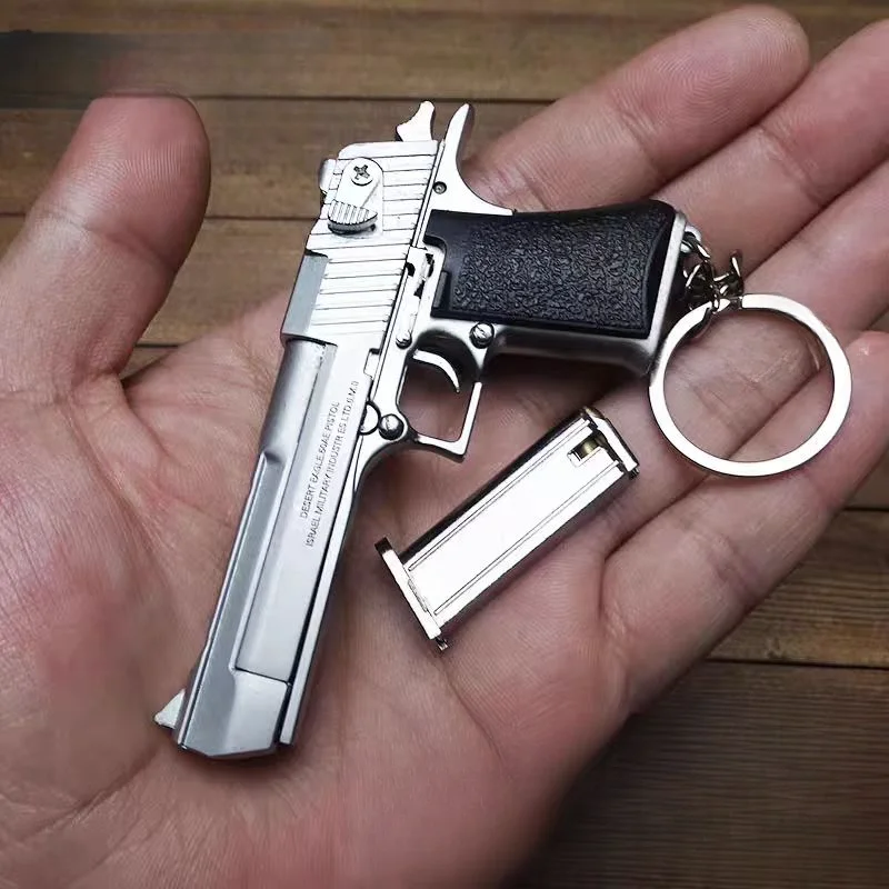 Modelo de pistola Desert Eagle Mini pistola, chaveiro de liga dourada, pingente de bolsa destacável, presente para adultos e crianças, 1:3