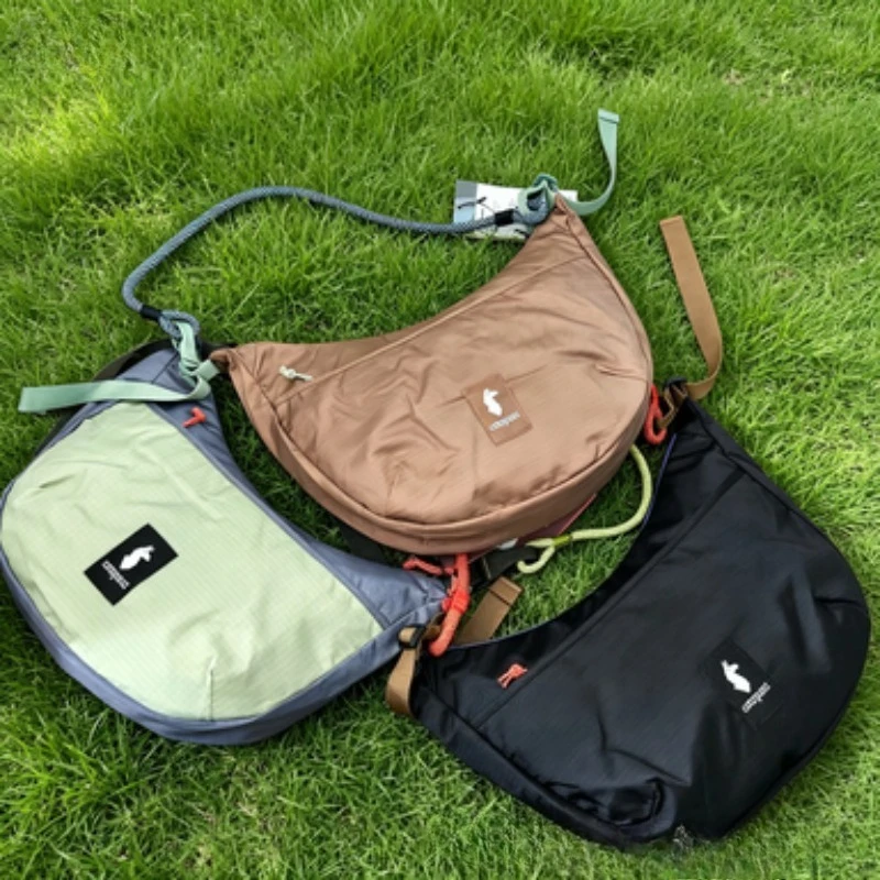 

Fashionable and minimalist outdoor dopamine shoulder crossbody bag dumpling bag, playful cow horn bag commuting half moon bag 8L