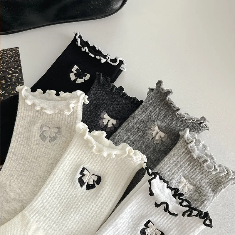 

7 pairs of women's spring autumn new embroidered bow mid tube socks trendy versatile simple comfortable casual women's socks