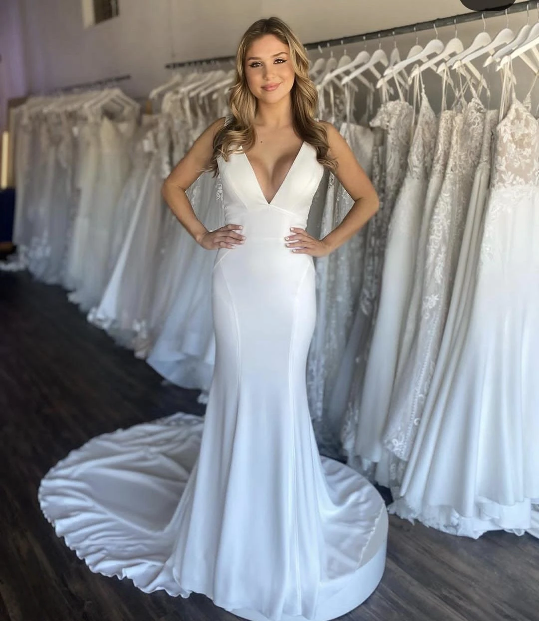 Elegant Satin Wedding Dress V-Neck Mermaid Simple Tank Sleeveless Court Train Customize To Measures Robe De Mariee Stunning 2024