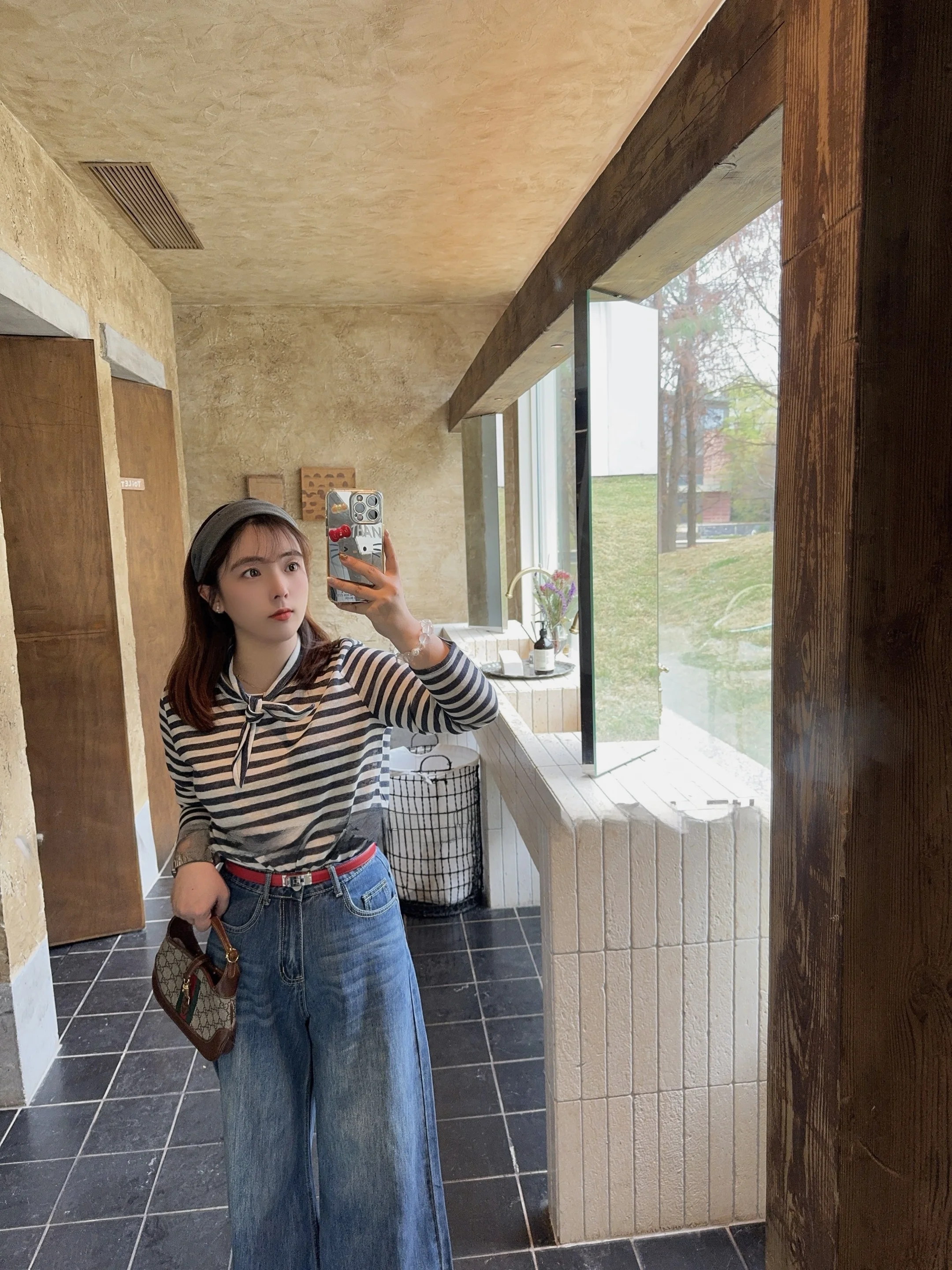 

Классическая ретро-футболка в полоску с длинным рукавом для женщин, свободного кроя, универсальная, с круглым вырезом, из хлопка и полиэстера. Узнайте больше о весенней коллекции.