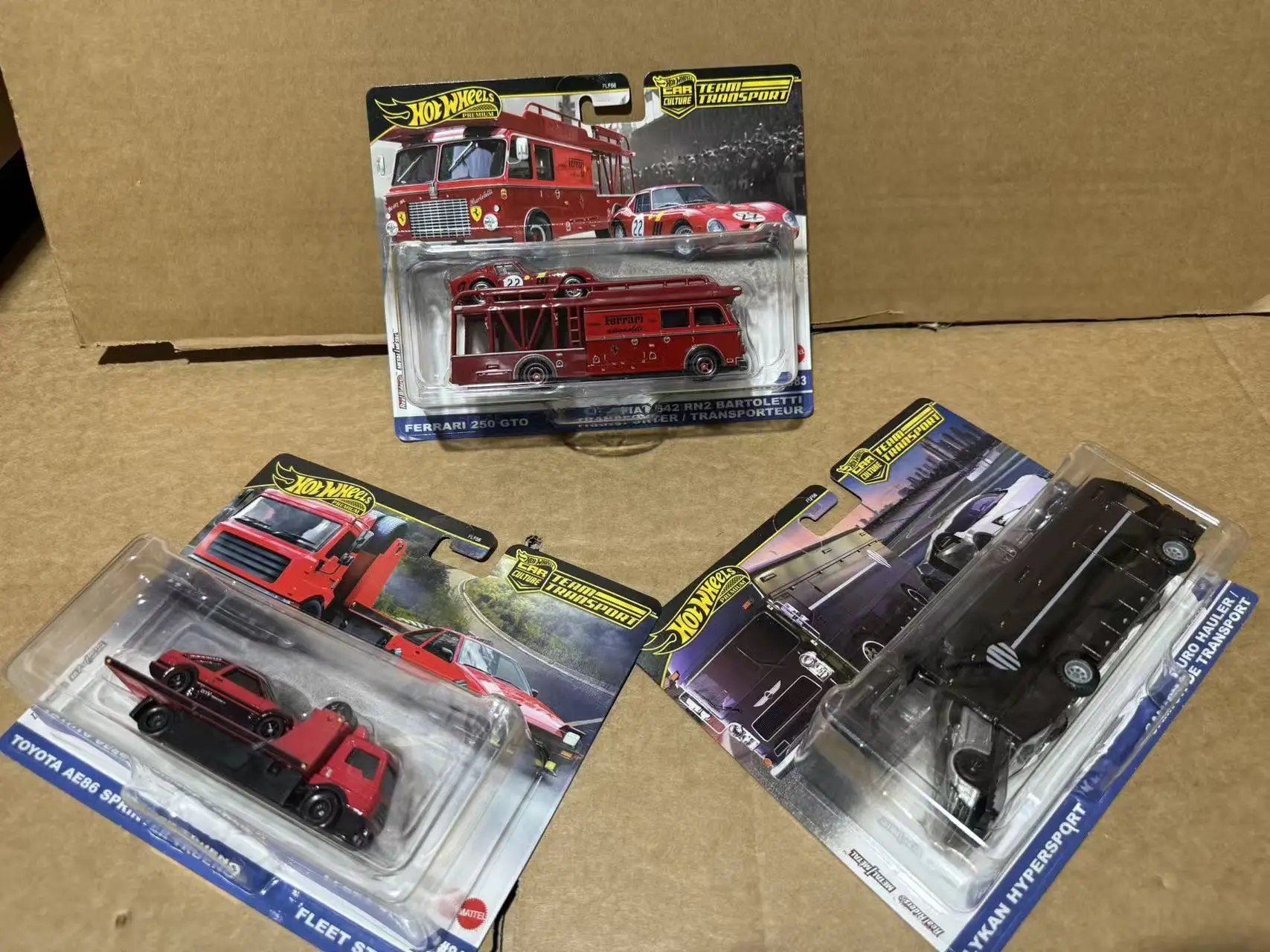 핫휠 프리미엄 1:64 스케일 카 컬쳐 팀 트랜스포트 토이 세트 (페라리, 토요타, 플리머스 혼합 차량 모델 장난감 선물)