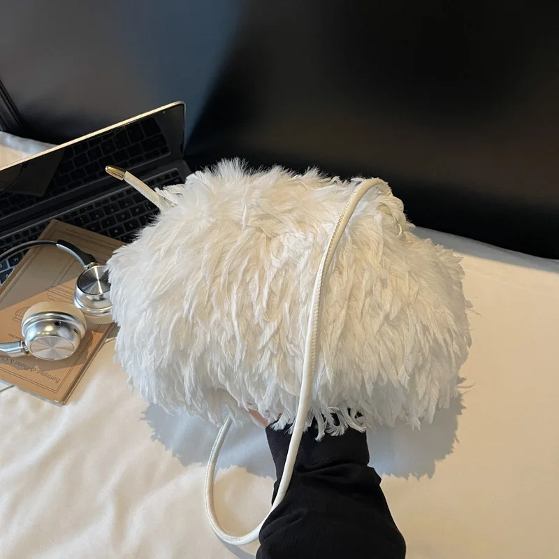 

New Winter Fluffy Crossbody Bag Women Fashion Turkey Feather Shoulder Bag Small Fragrance Textured Casual and Simple Luxury Bag